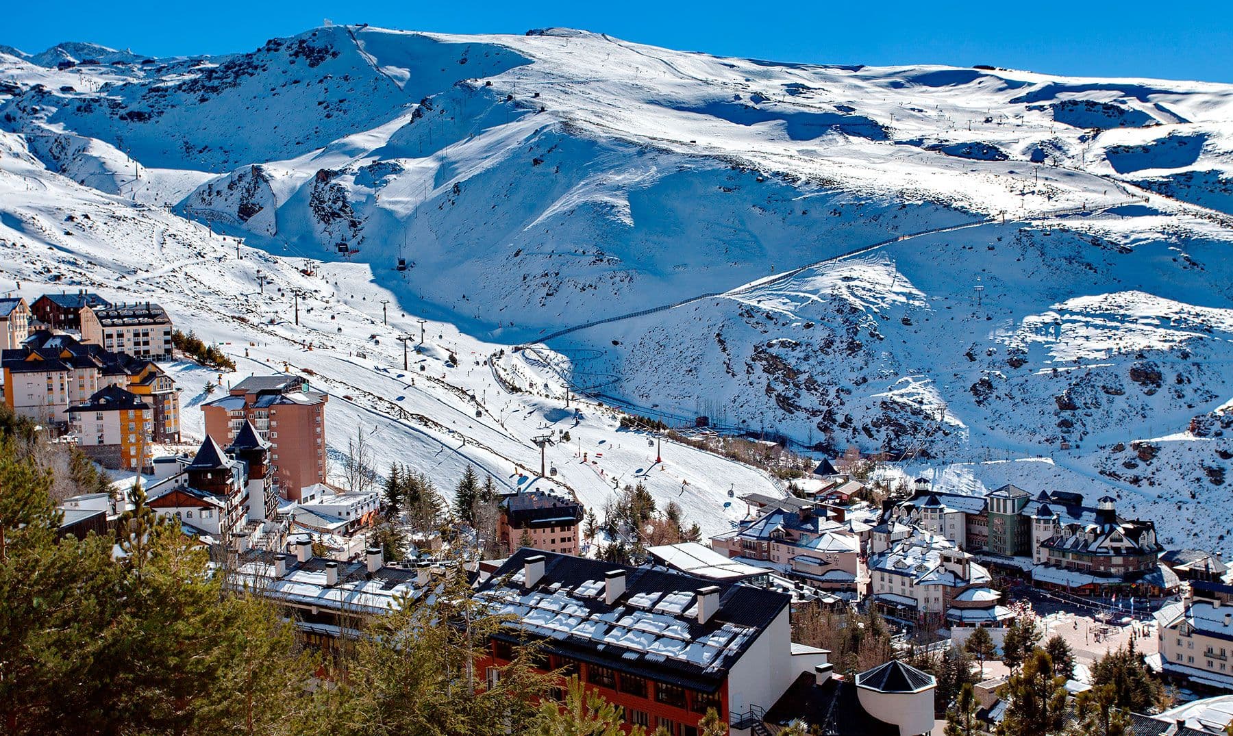 Sierra Nevada: Ski in the Morning, Pool by Afternoon