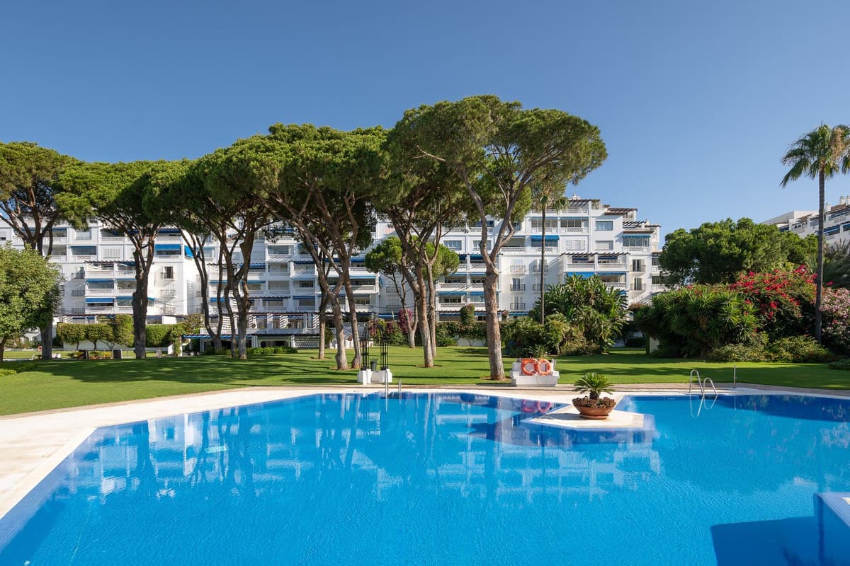 Mellemetage Lejlighed in Puerto Banús