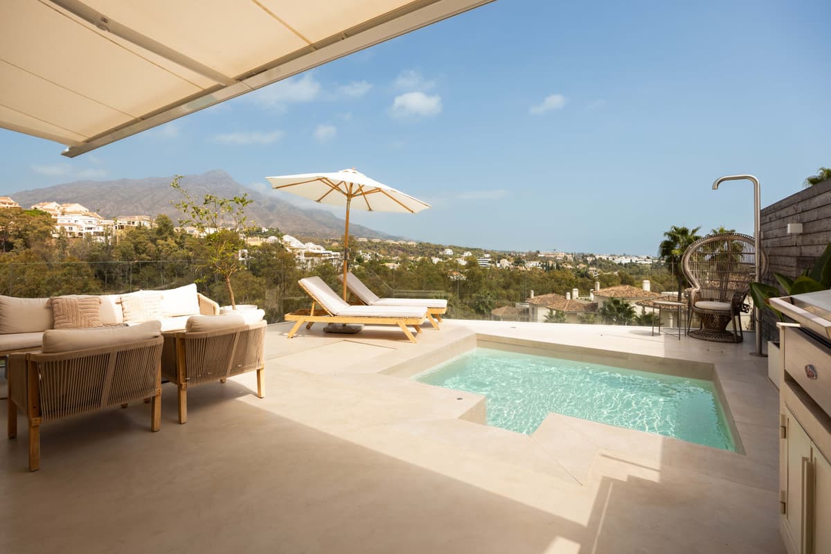 Apartament na środkowym piętrze in Nueva Andalucía