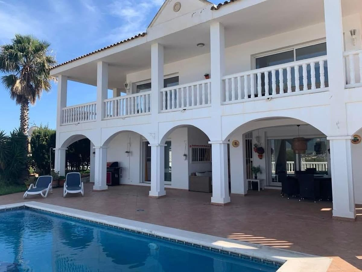 Villa - Chalet in Cerros del Aguila