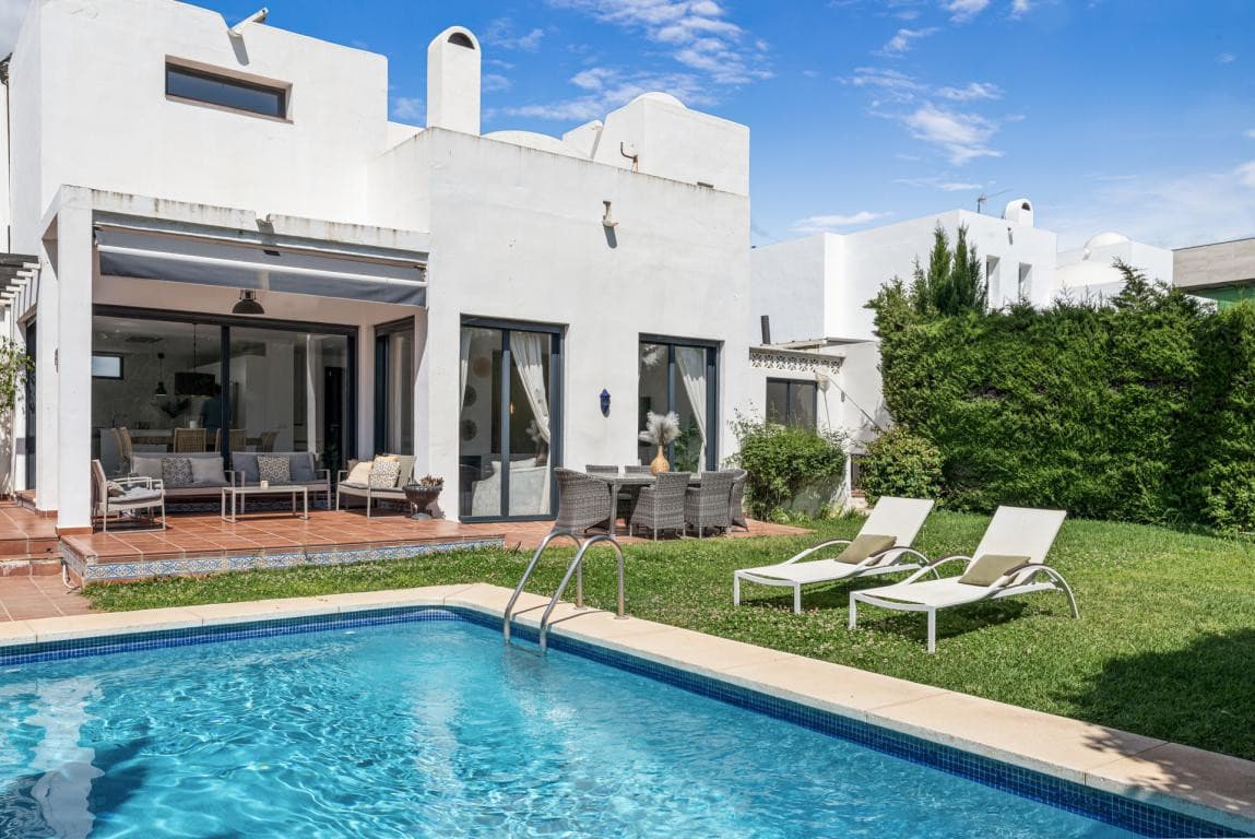 Detached Villa in Nueva Andalucía