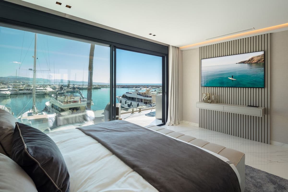 Apartament na środkowym piętrze in Puerto Banús