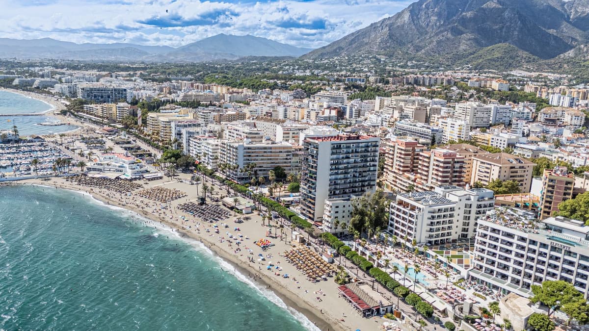 Apartament na środkowym piętrze in Marbella