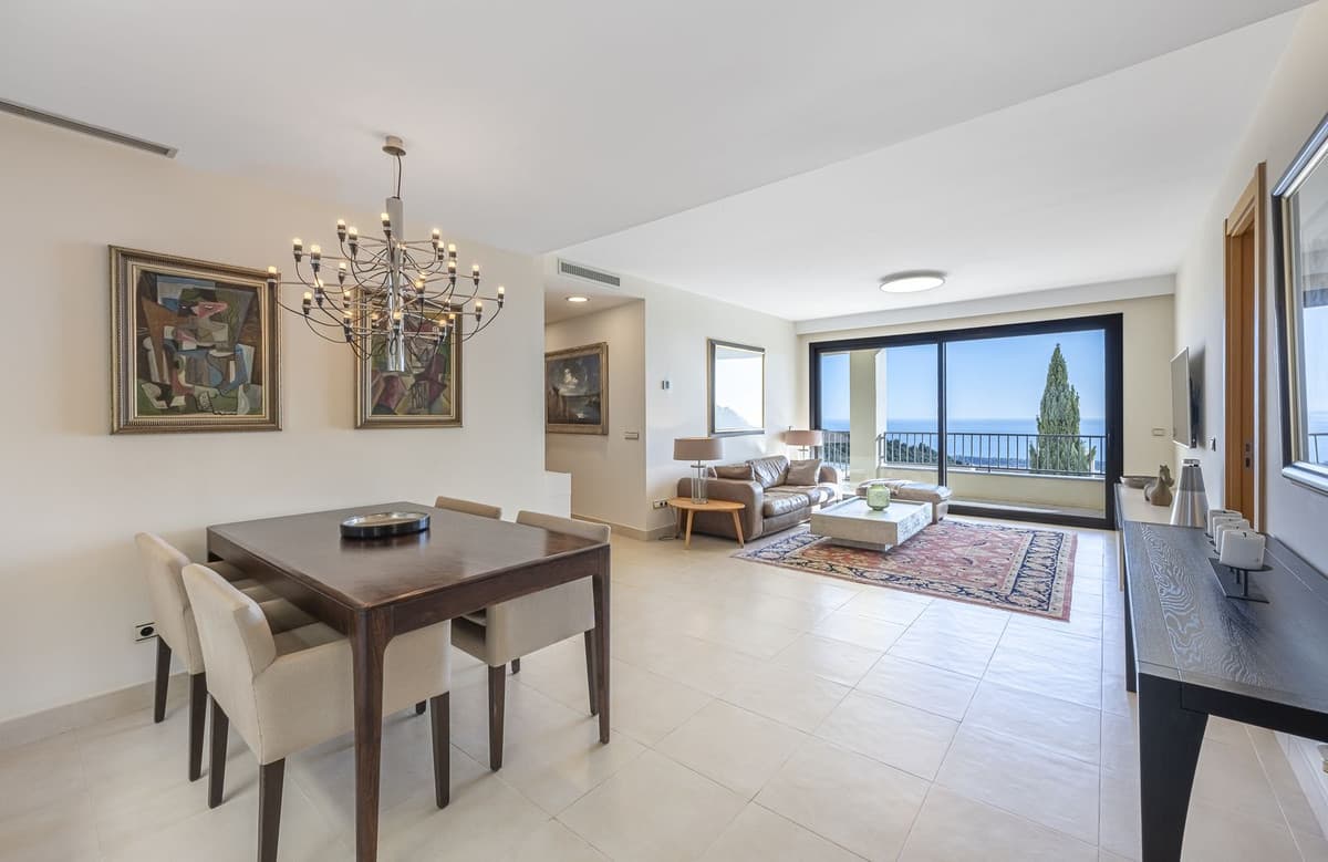 Middle Floor Apartment in Altos de los Monteros