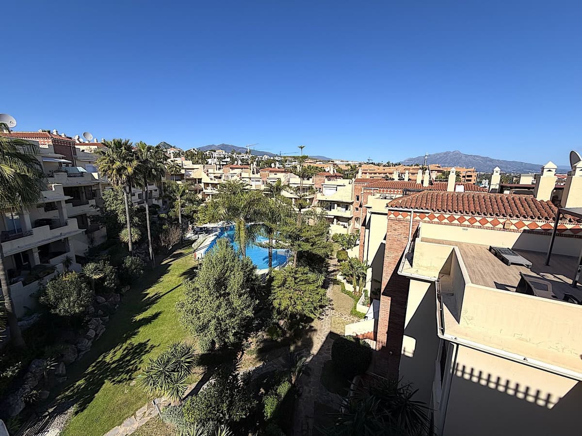 Top Floor Apartment in Bel Air