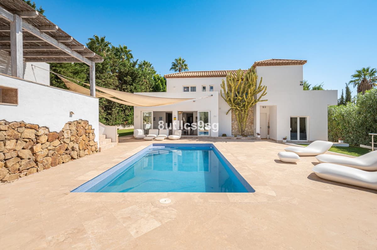 Detached Villa in Nueva Andalucía