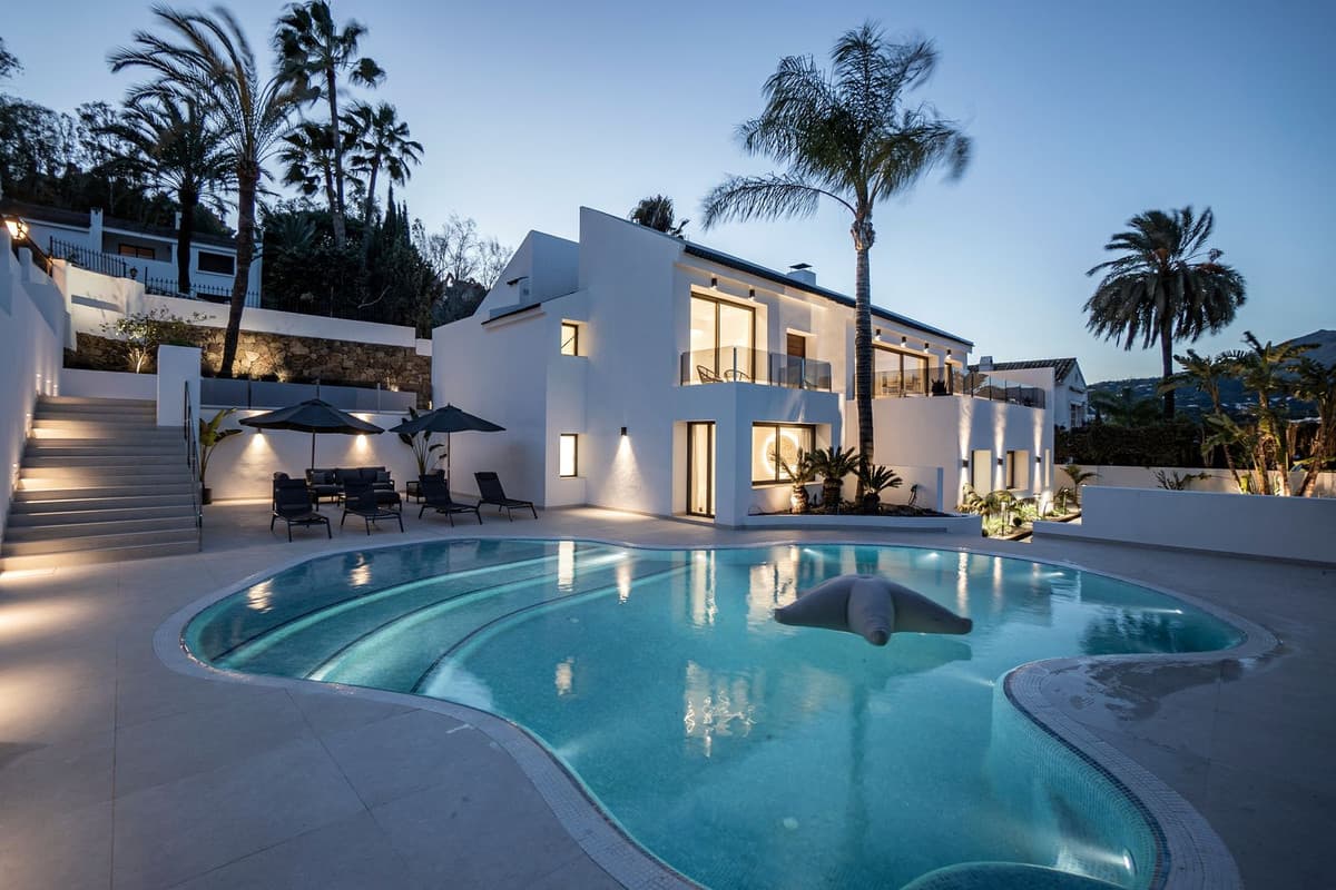 Fritliggende Villa in Nueva Andalucía