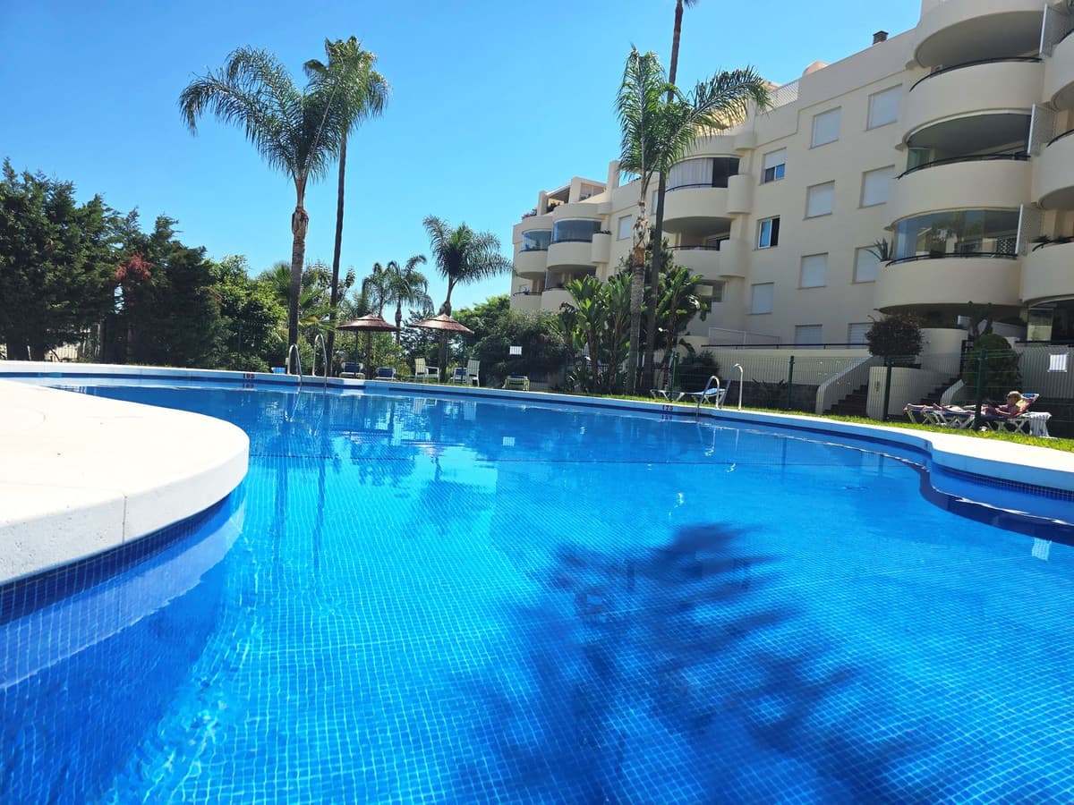 Middle Floor Apartment in The Golden Mile