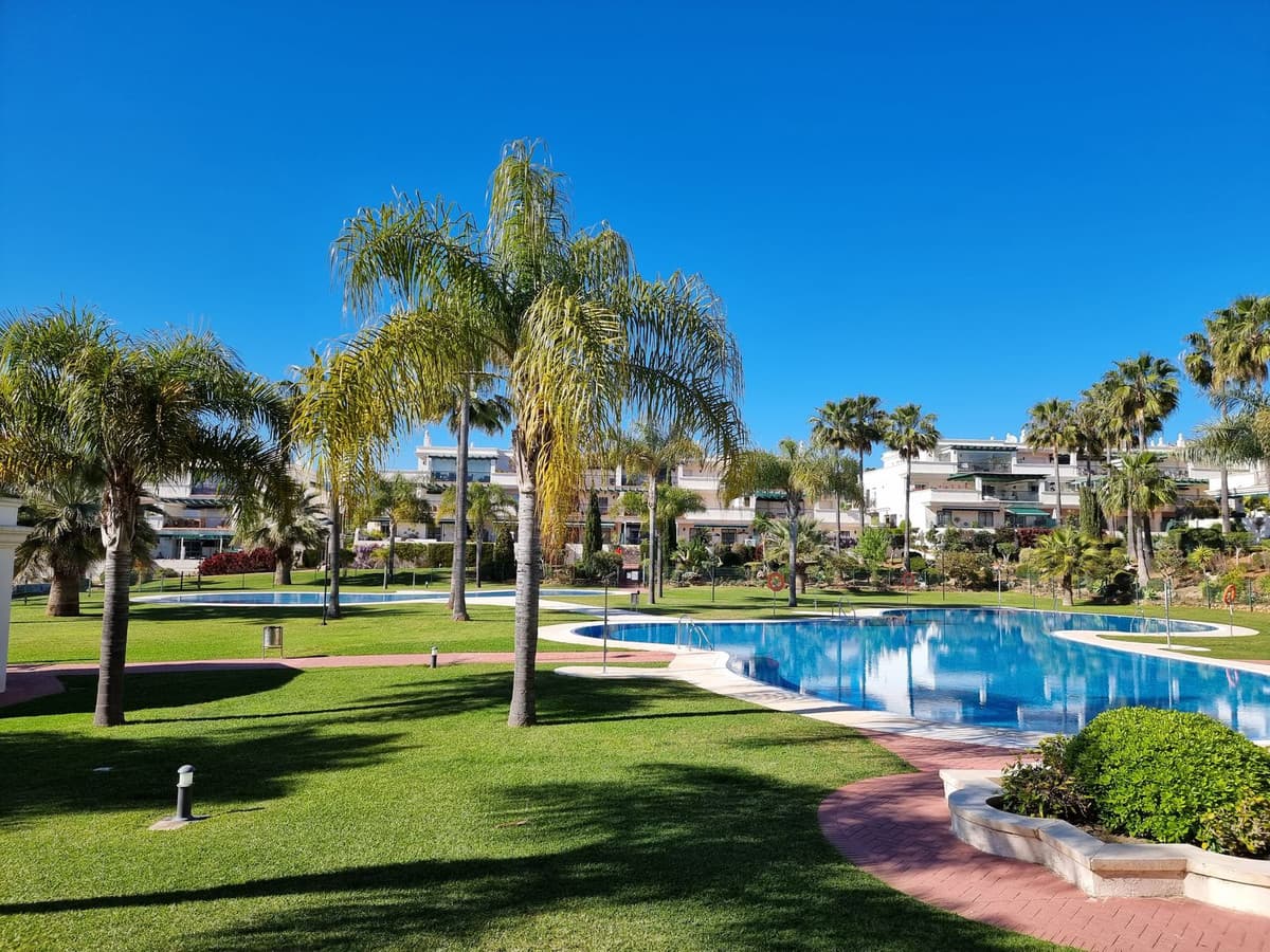 Middle Floor Apartment in Nueva Andalucía