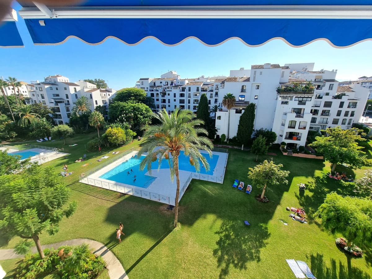Mellemetage Lejlighed in Puerto Banús