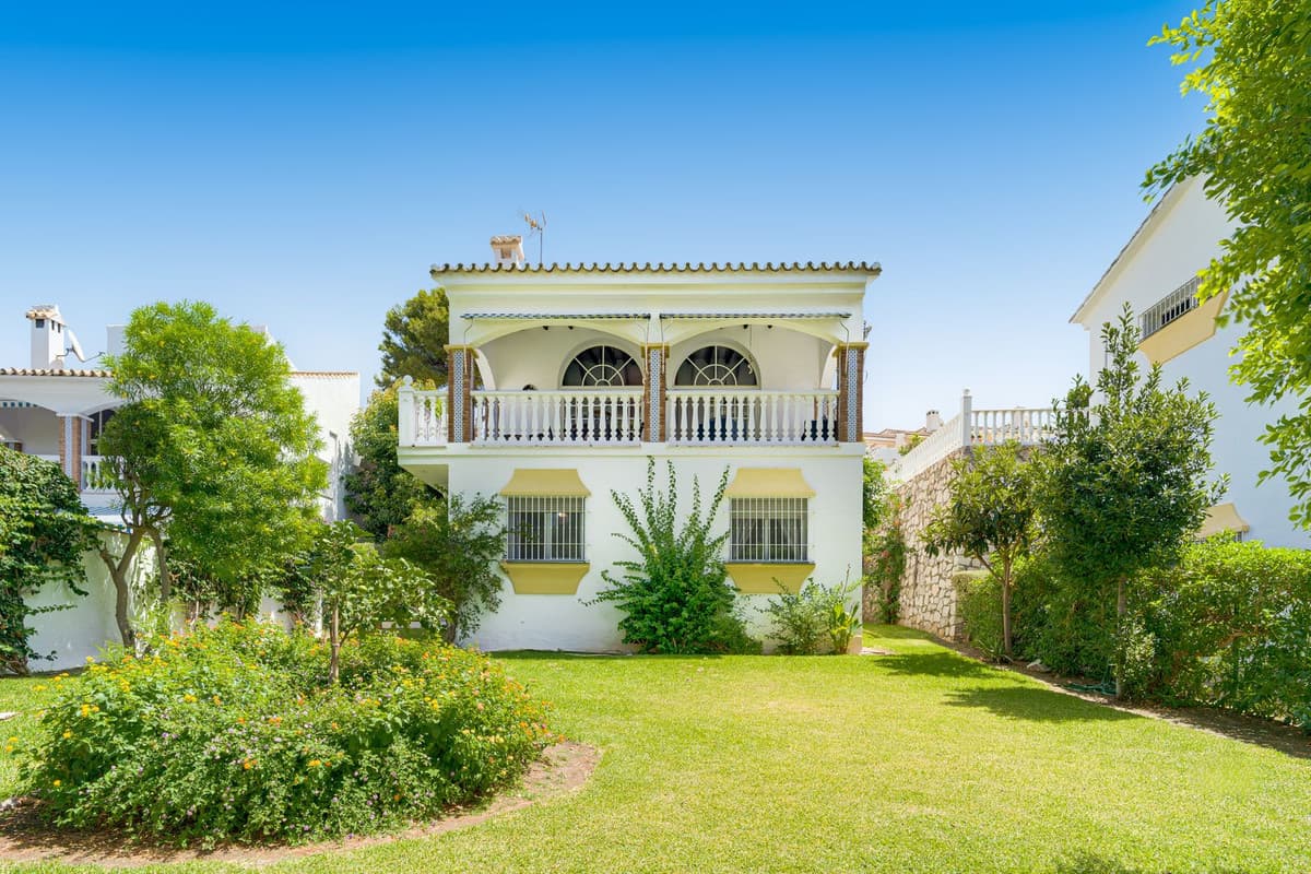 Fritliggende Villa in Calahonda
