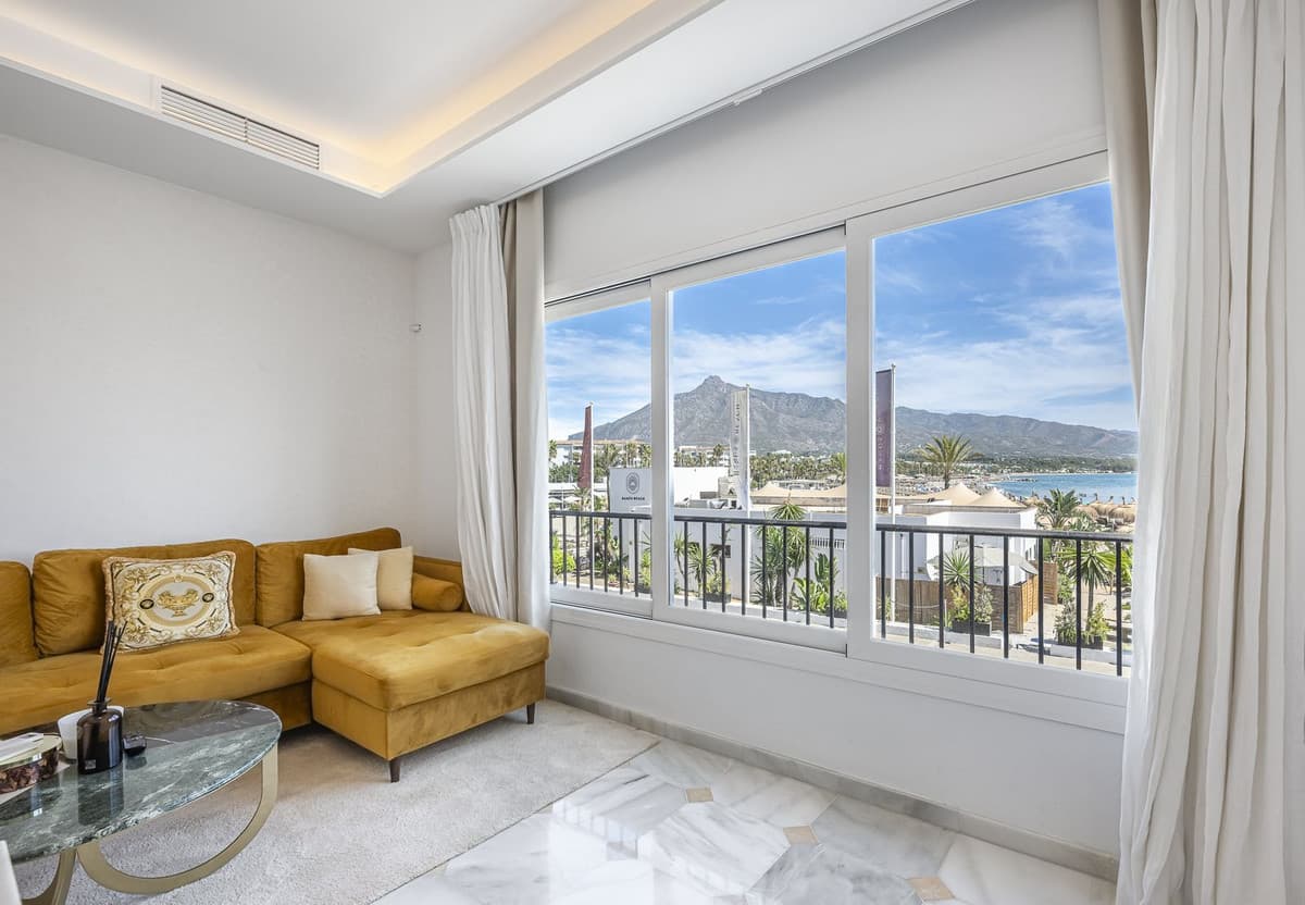 Top Floor Apartment in Puerto Banús