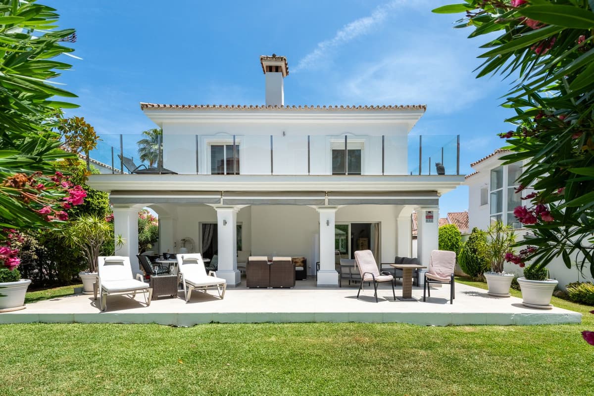 Fritliggende Villa in Atalaya