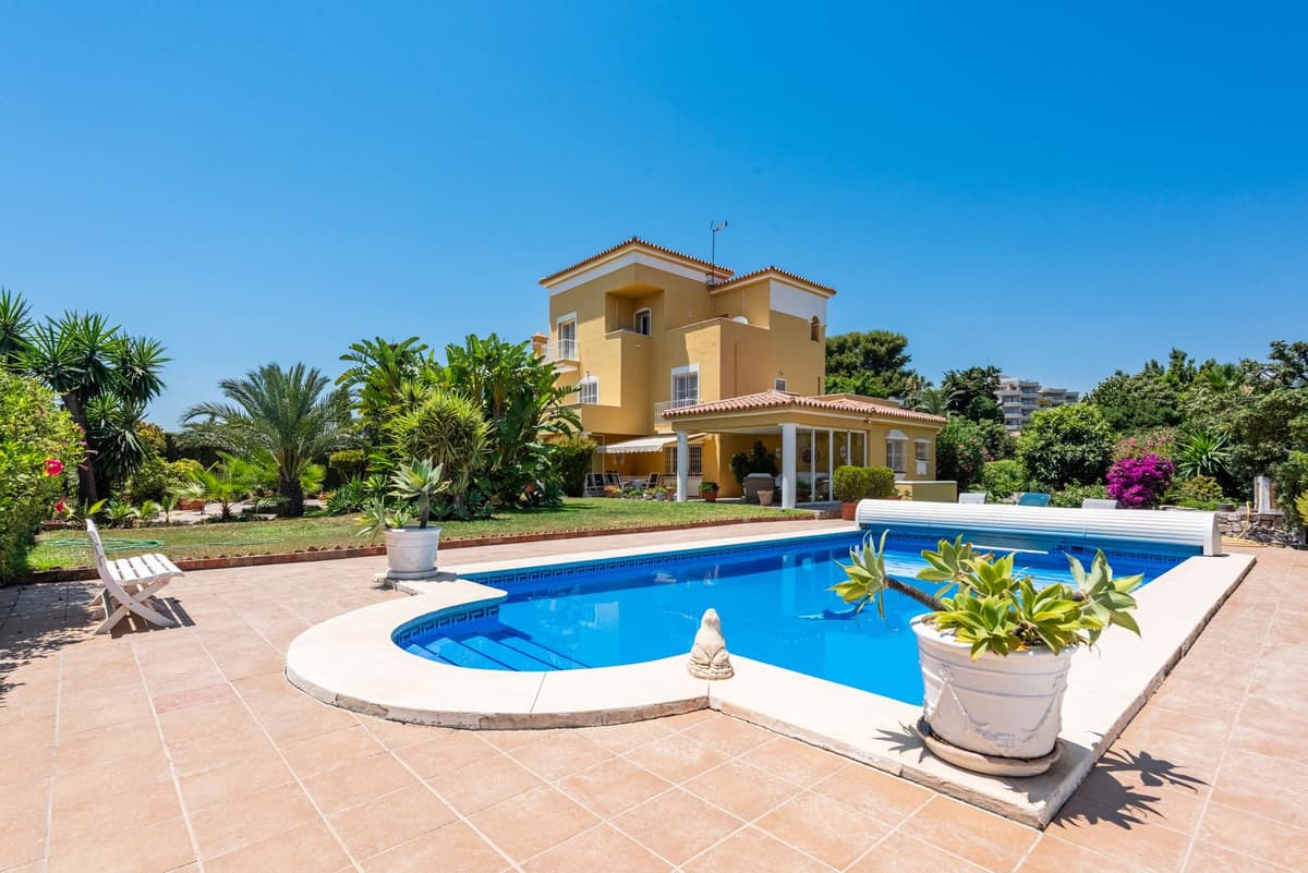 Fritliggende Villa in Atalaya