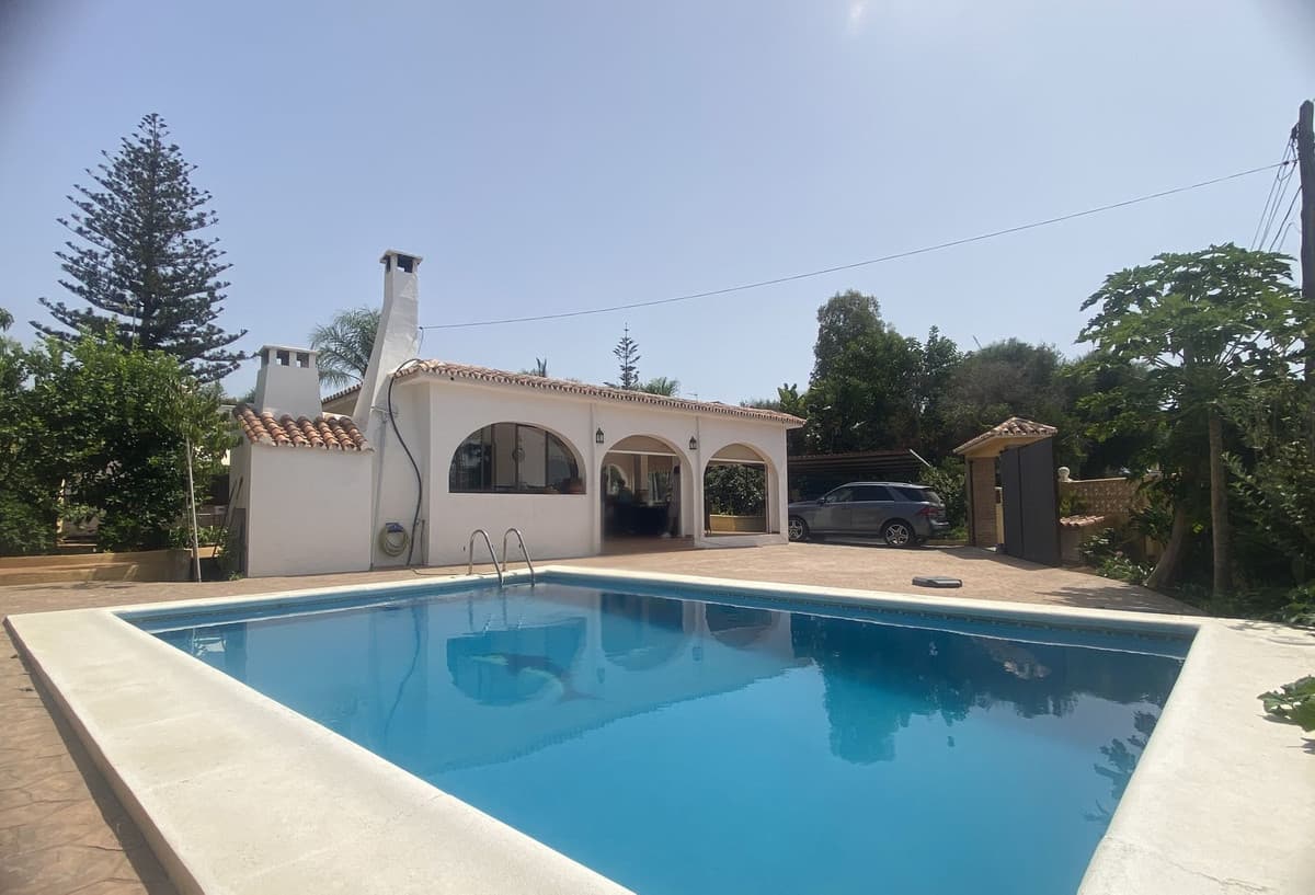 Detached Villa in Elviria