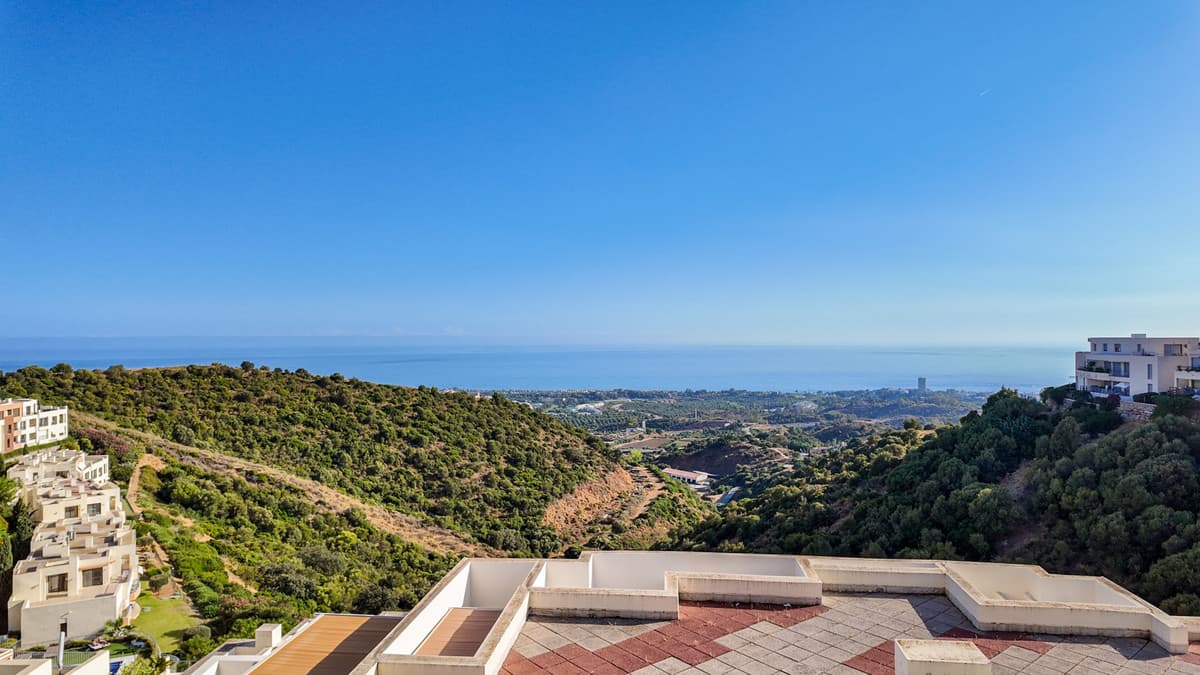 Apartament na środkowym piętrze in Altos de los Monteros
