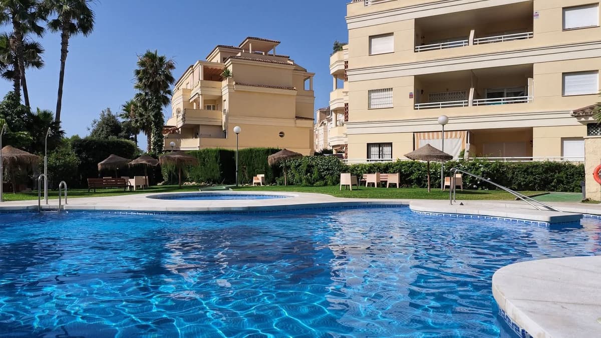 Apartament na środkowym piętrze in Torrequebrada