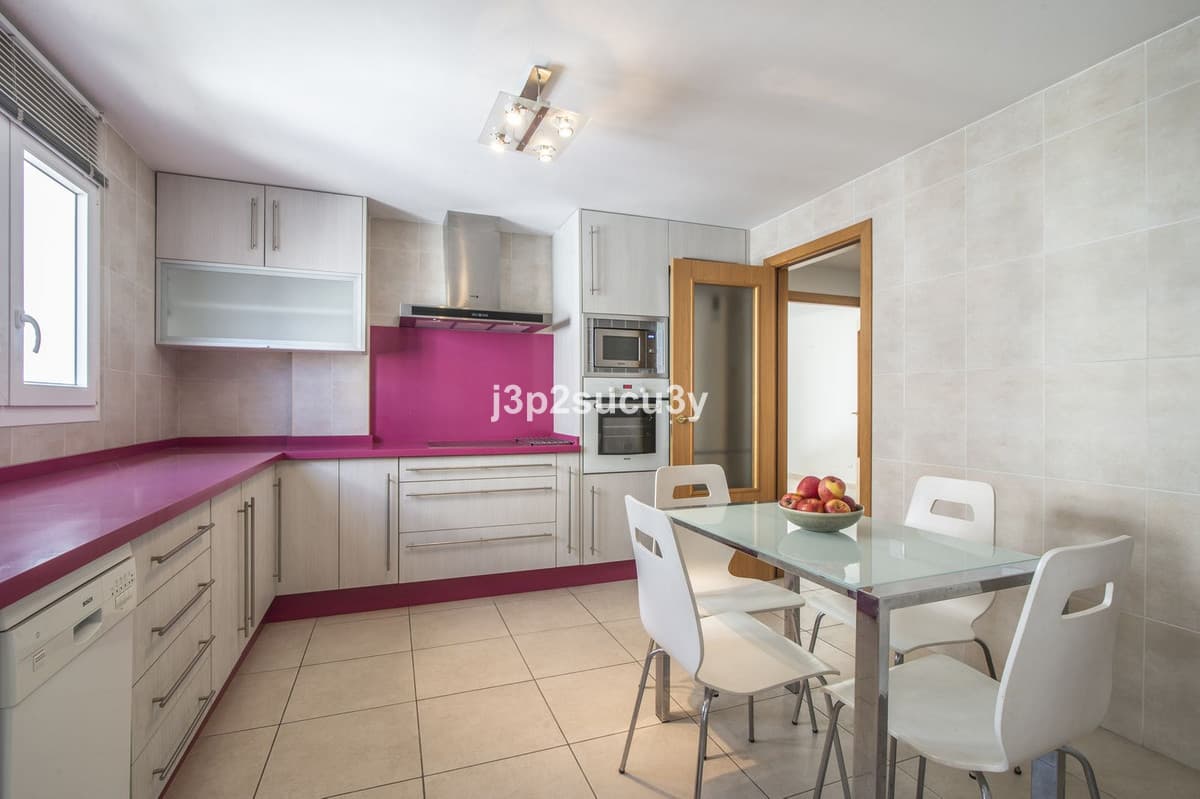 Middle Floor Apartment in Nueva Andalucía
