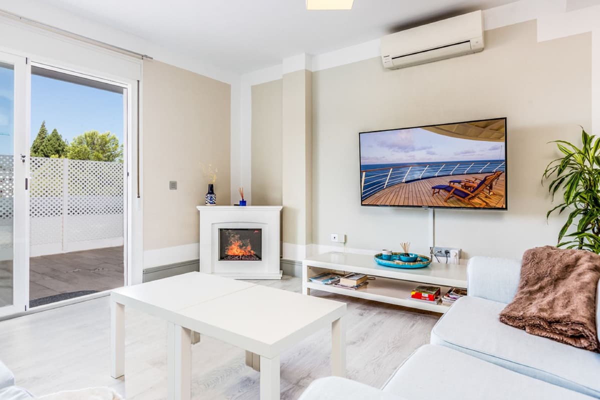 Apartament na środkowym piętrze in Nueva Andalucía