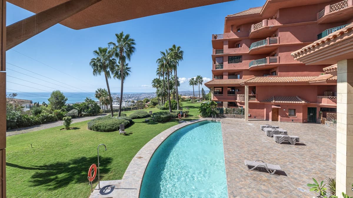 Apartament na środkowym piętrze in Benalmadena