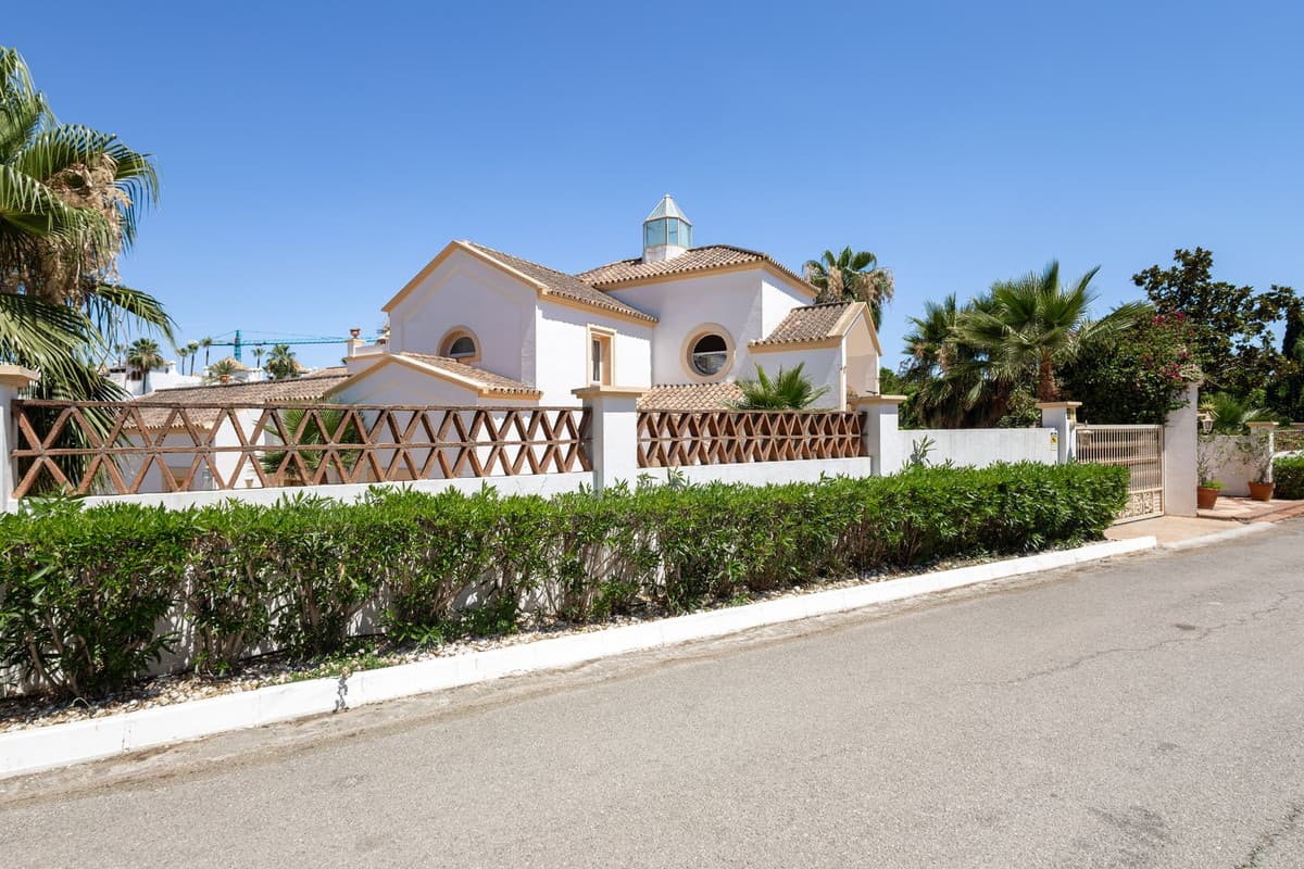 Fritliggende Villa in El Paraiso