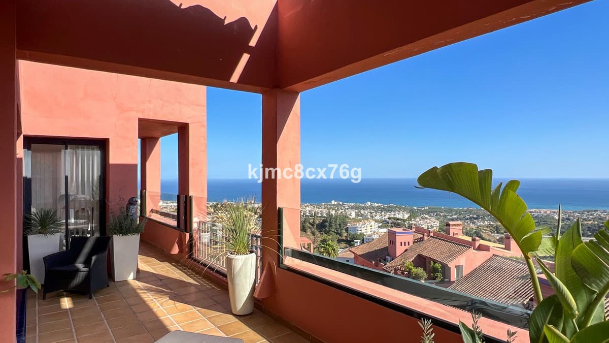 Middle Floor Apartment in Calahonda