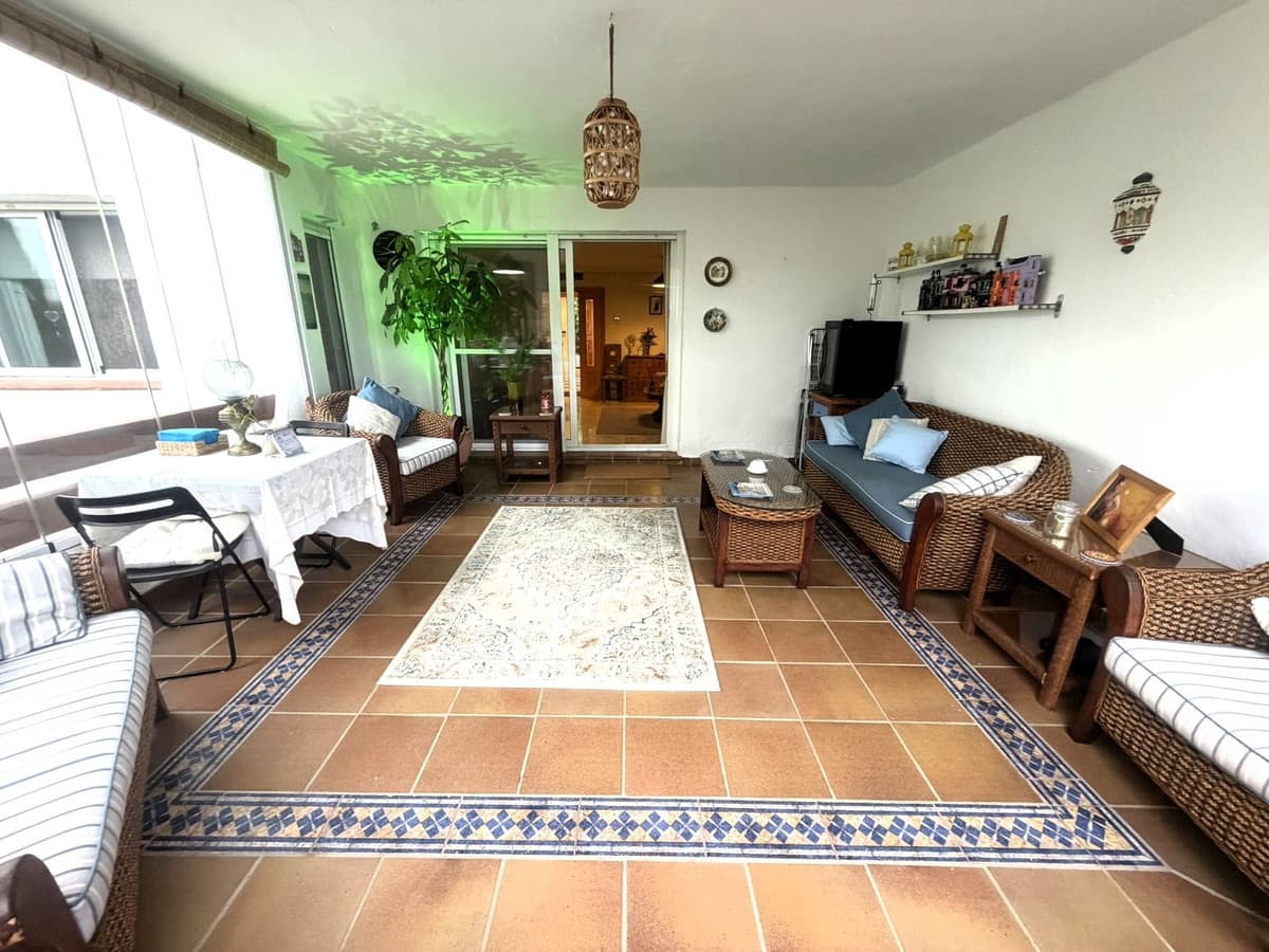 Middle Floor Apartment in New Golden Mile
