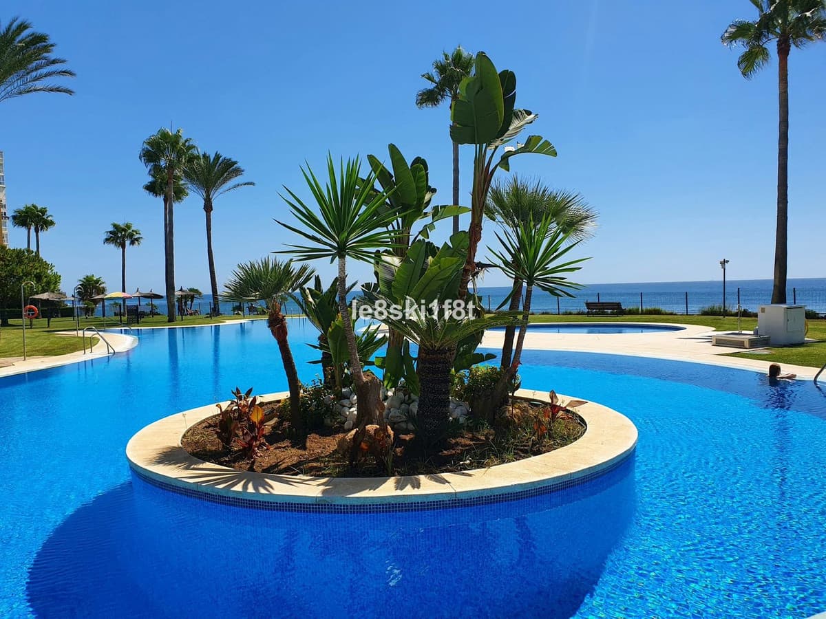 Middle Floor Apartment in Calahonda