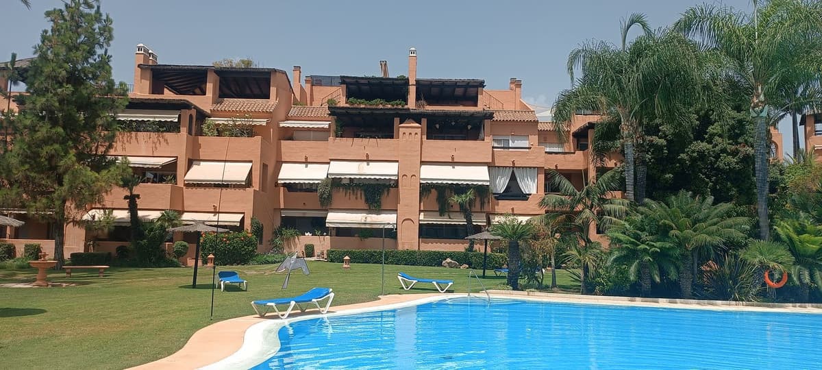 Mellemetage Lejlighed in Guadalmina Baja