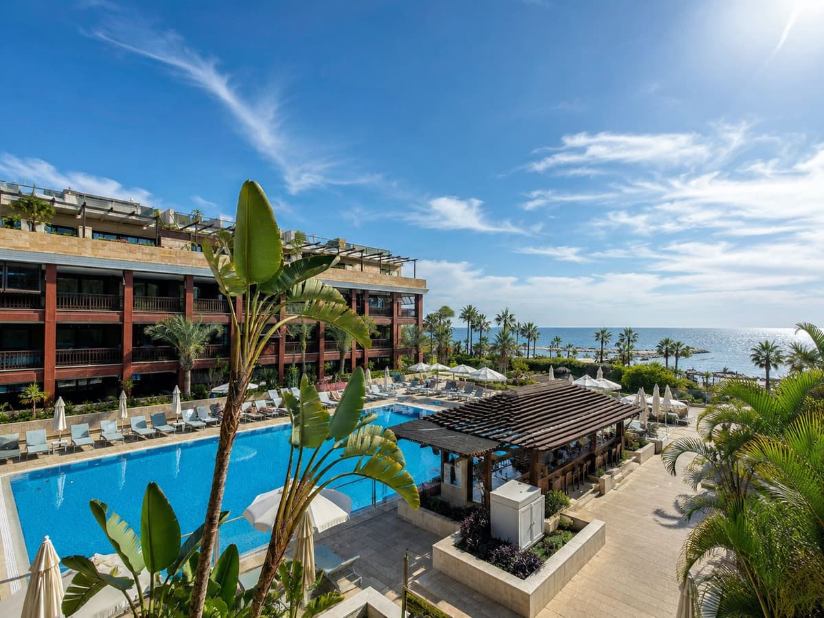 Apartament na środkowym piętrze in Puerto Banús