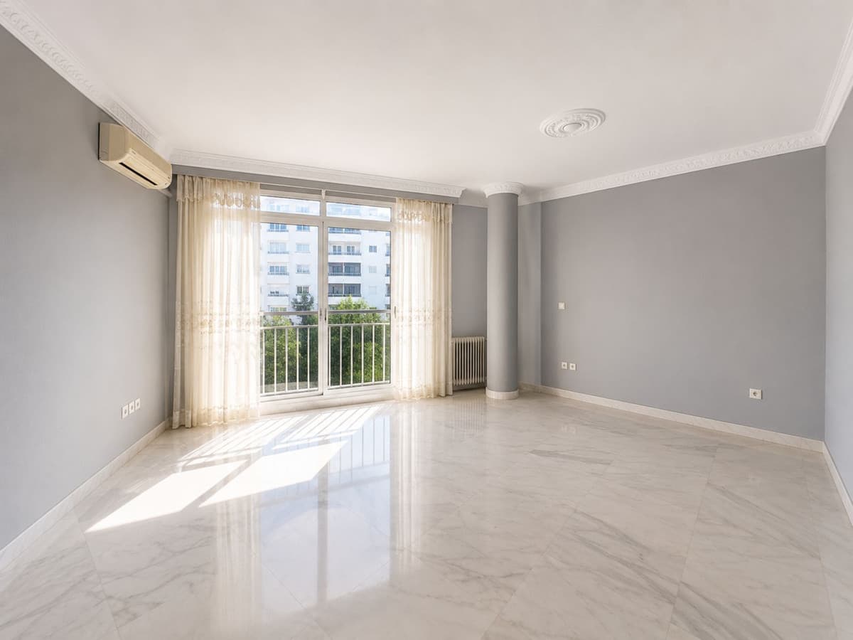 Apartament na środkowym piętrze in Marbella
