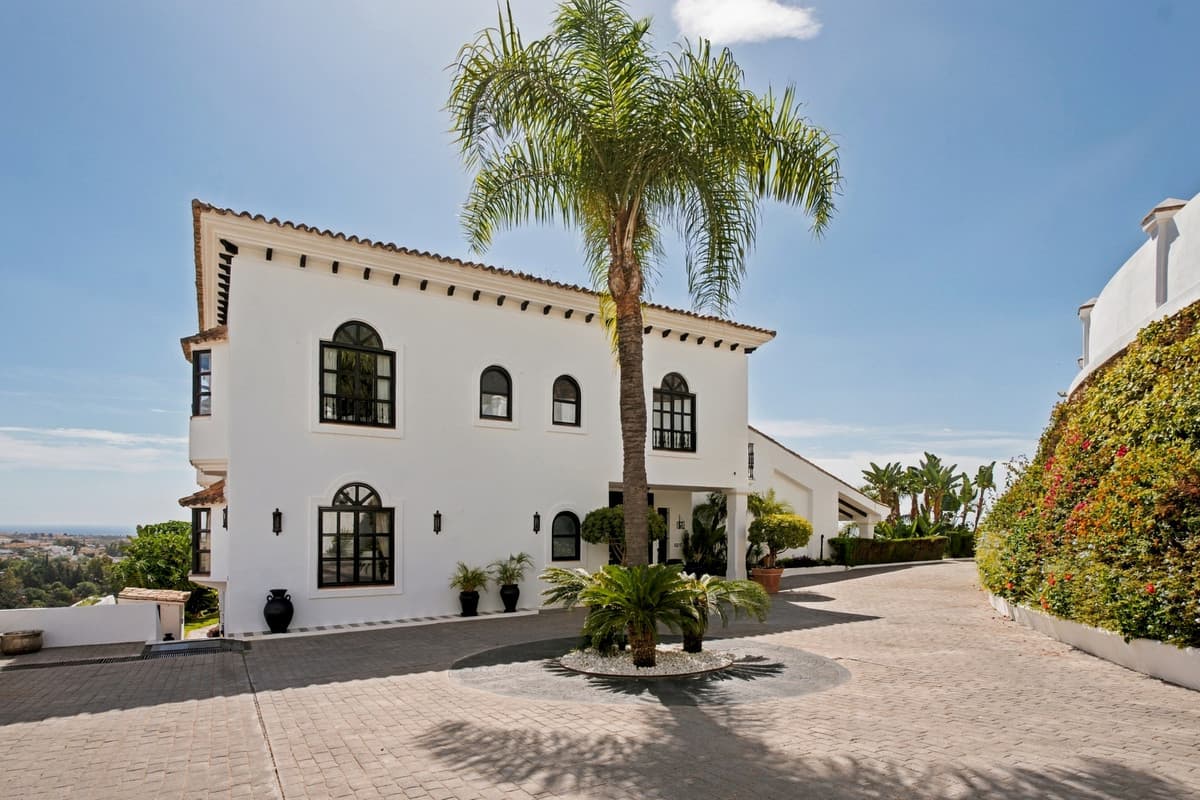 Fritliggende Villa in Benahavís