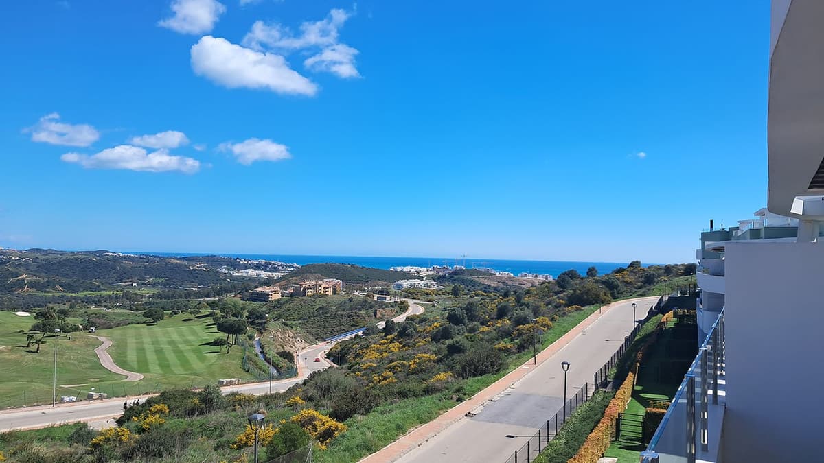 Middle Floor Apartment in Calanova Golf