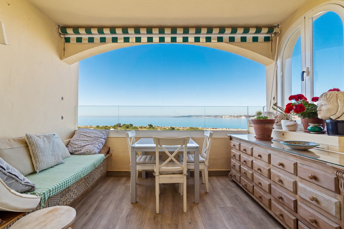 Mellemetage Lejlighed in Estepona