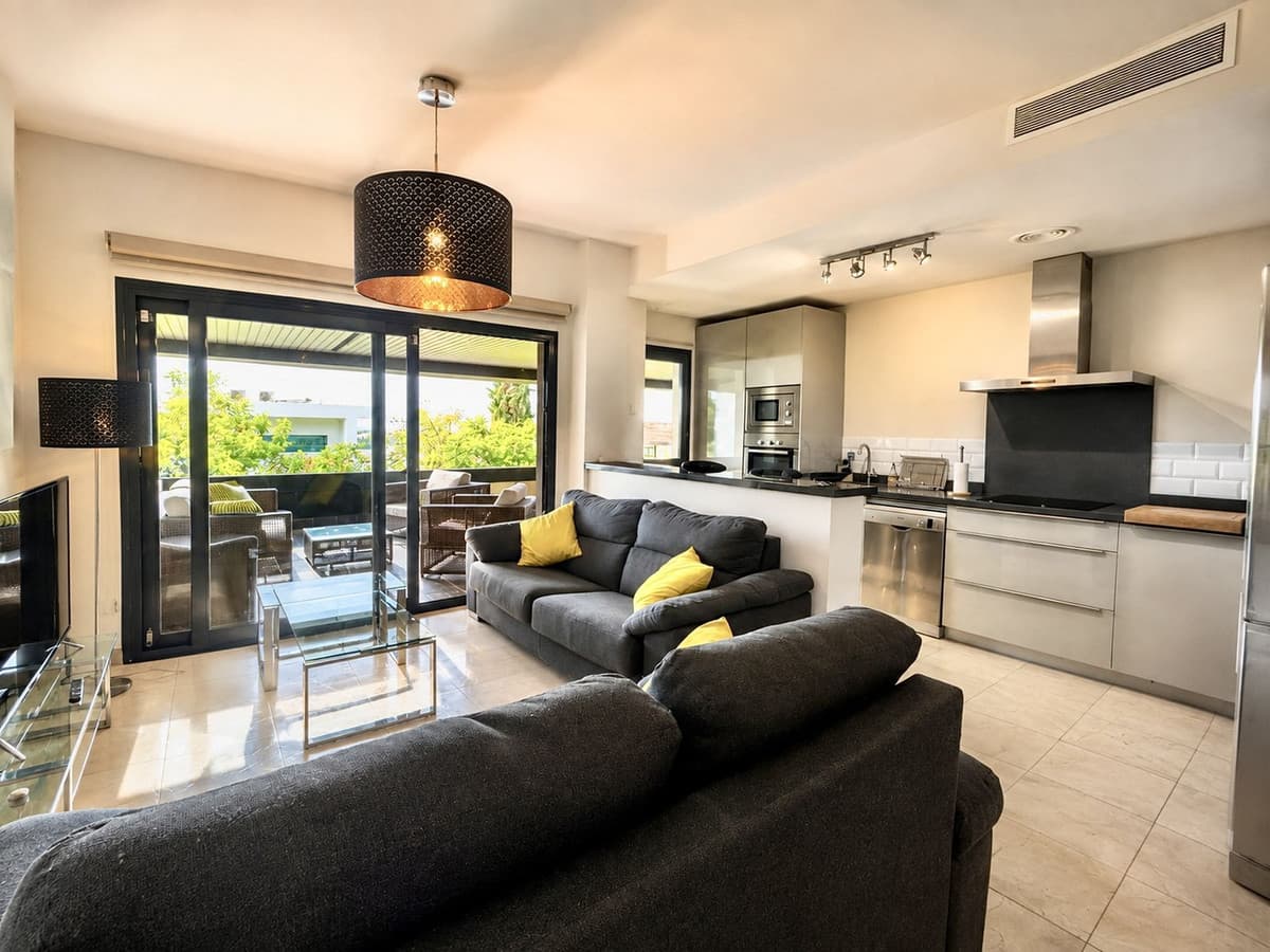 Middle Floor Apartment in Los Flamingos