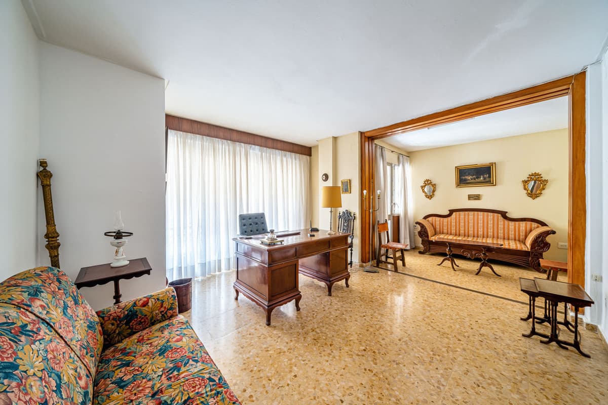 Middle Floor Apartment in Málaga Centro