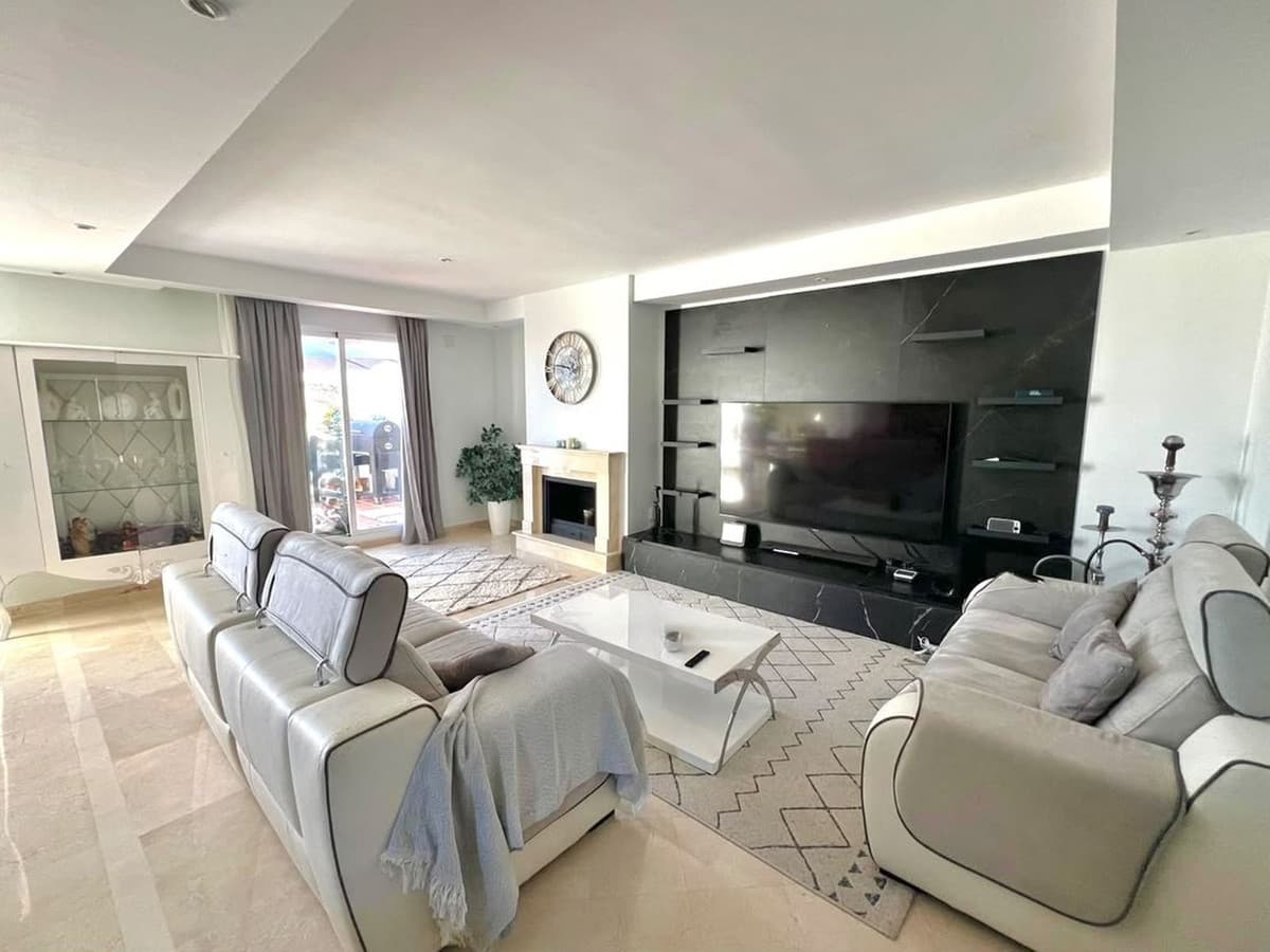 Middle Floor Apartment in Nueva Andalucía